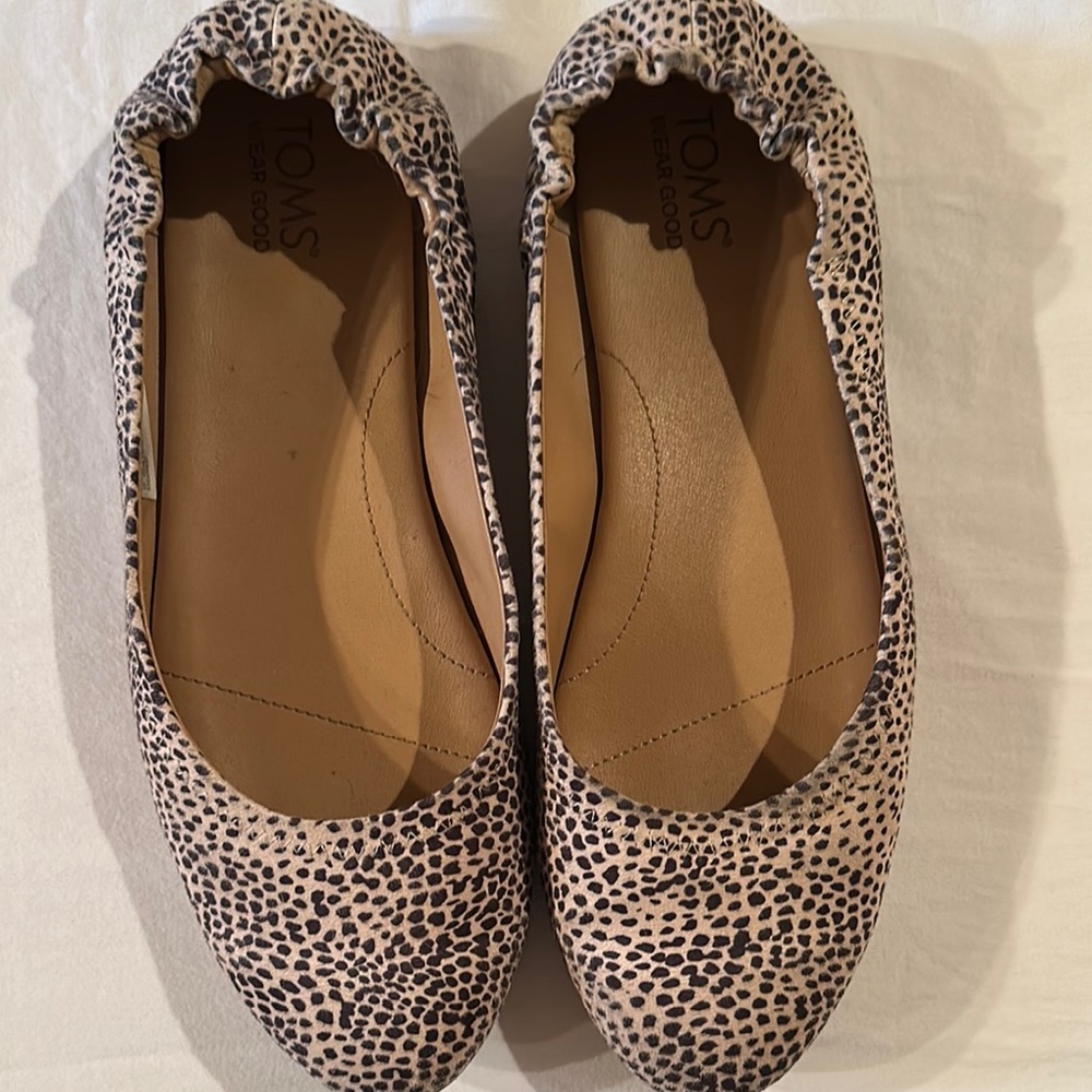 Toms Tan and Black Flats with Spotted Pattern